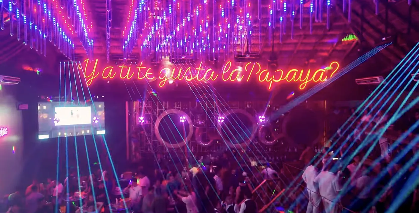 Interior de La Papaya High Club — ¿Y a ti te gusta la Papaya?